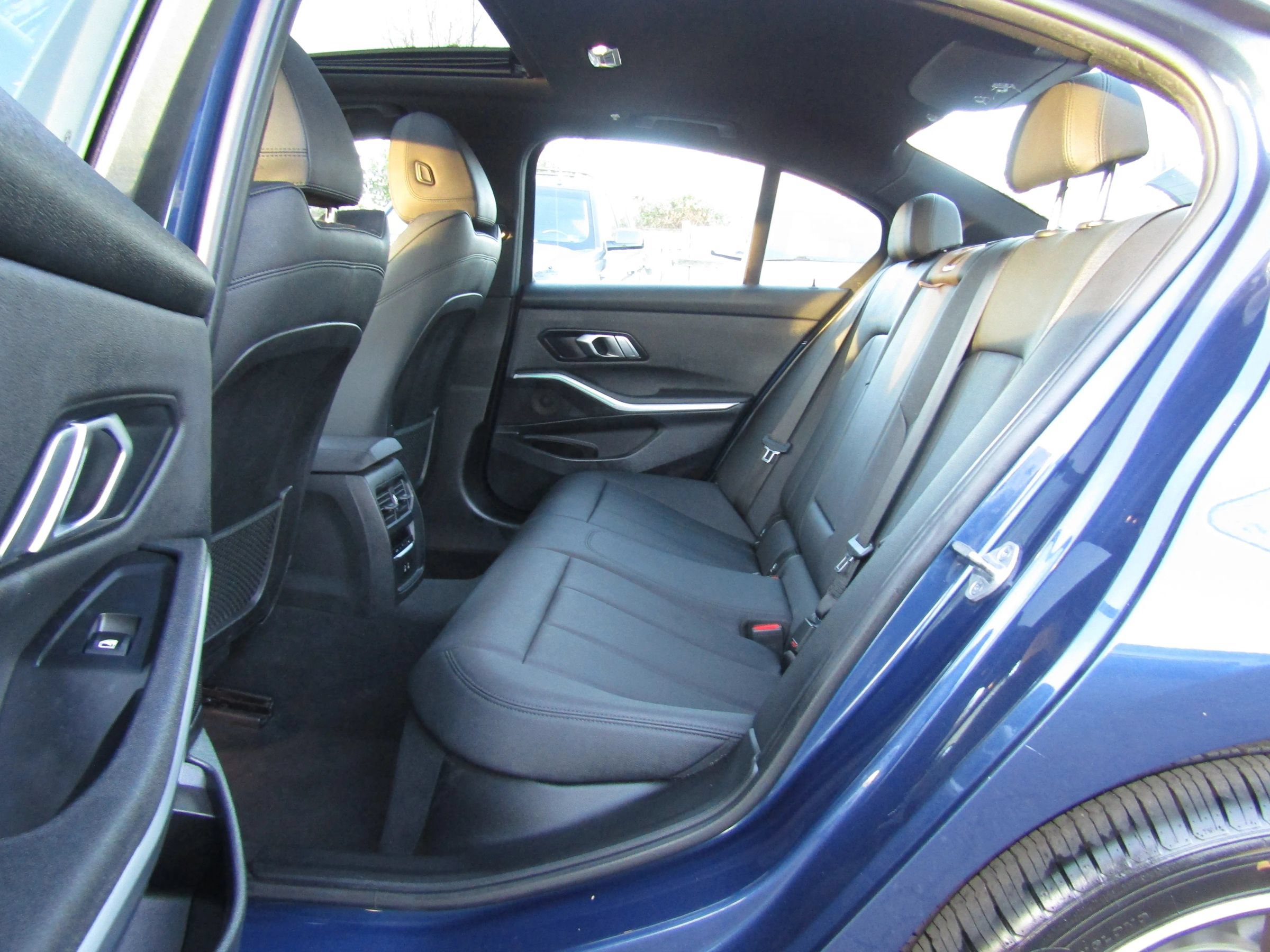 Used 2021 BMW 330i xDrive Sedan w/ Convenience Package AWD/4WD image 14