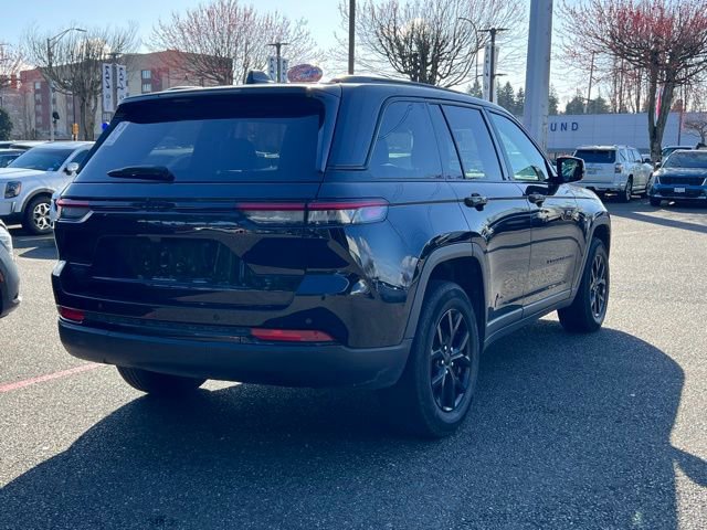 Used 2024 Jeep Grand Cherokee Altitude AWD/4WD image 9