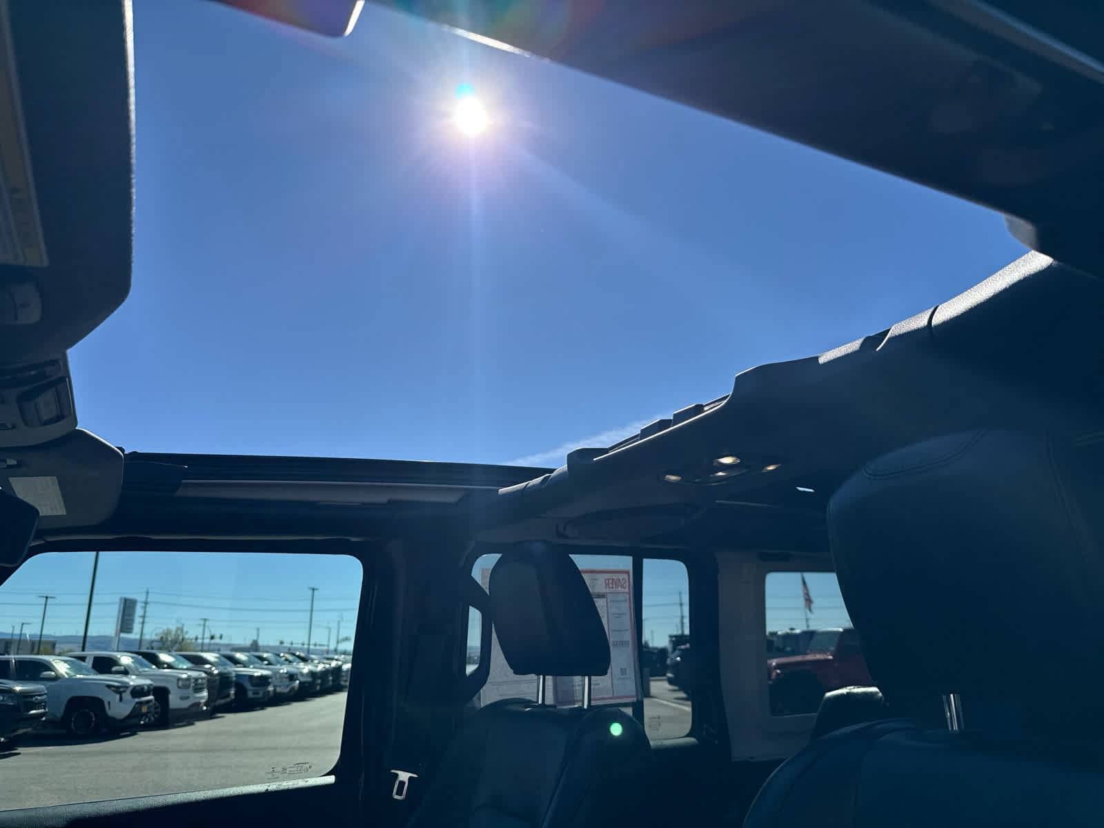 Certified 2022 Jeep Wrangler Unlimited Rubicon w/ Xtreme Recon 35" Tire Package AWD/4WD image 33