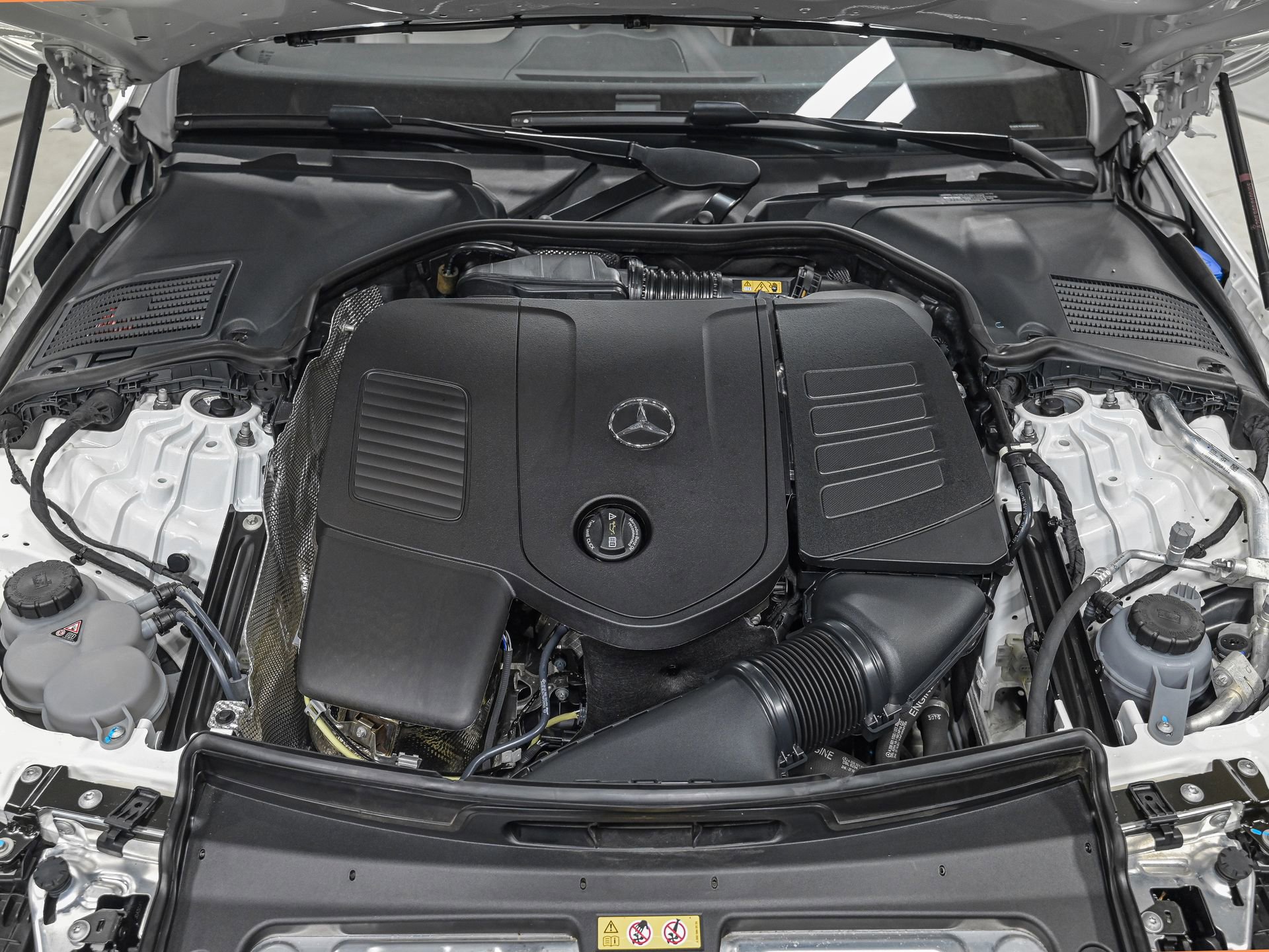 Used 2025 Mercedes-Benz C 300 4MATIC Sedan image 11