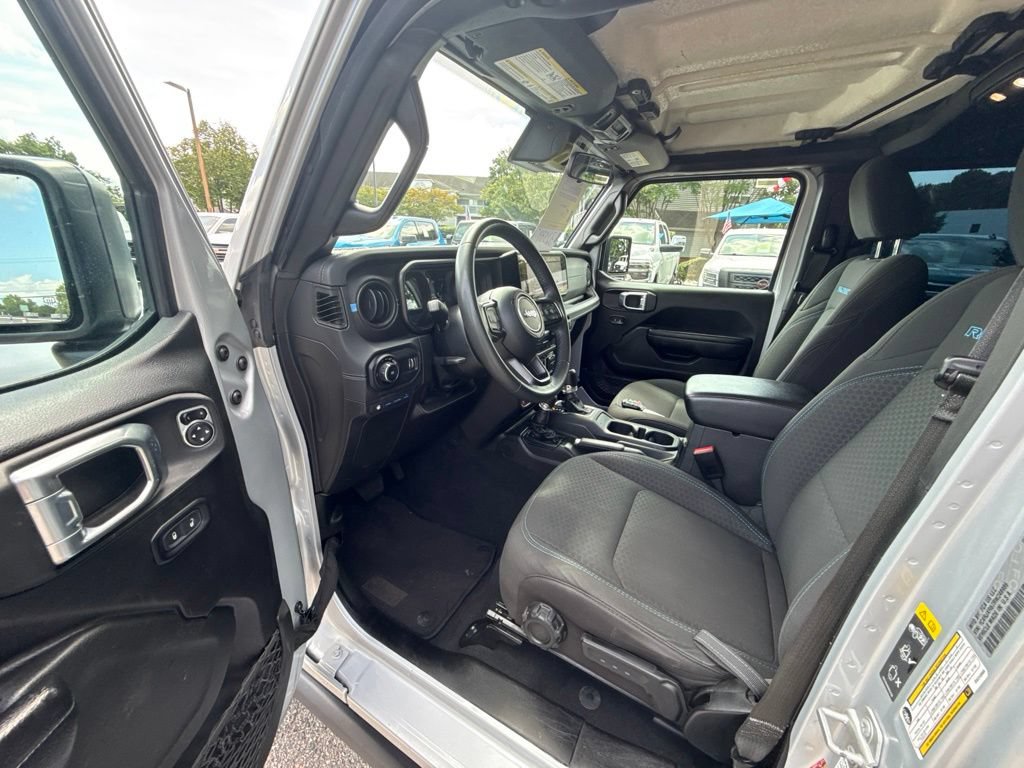Used 2024 Jeep Wrangler Unlimited Rubicon 4xe AWD/4WD image 13