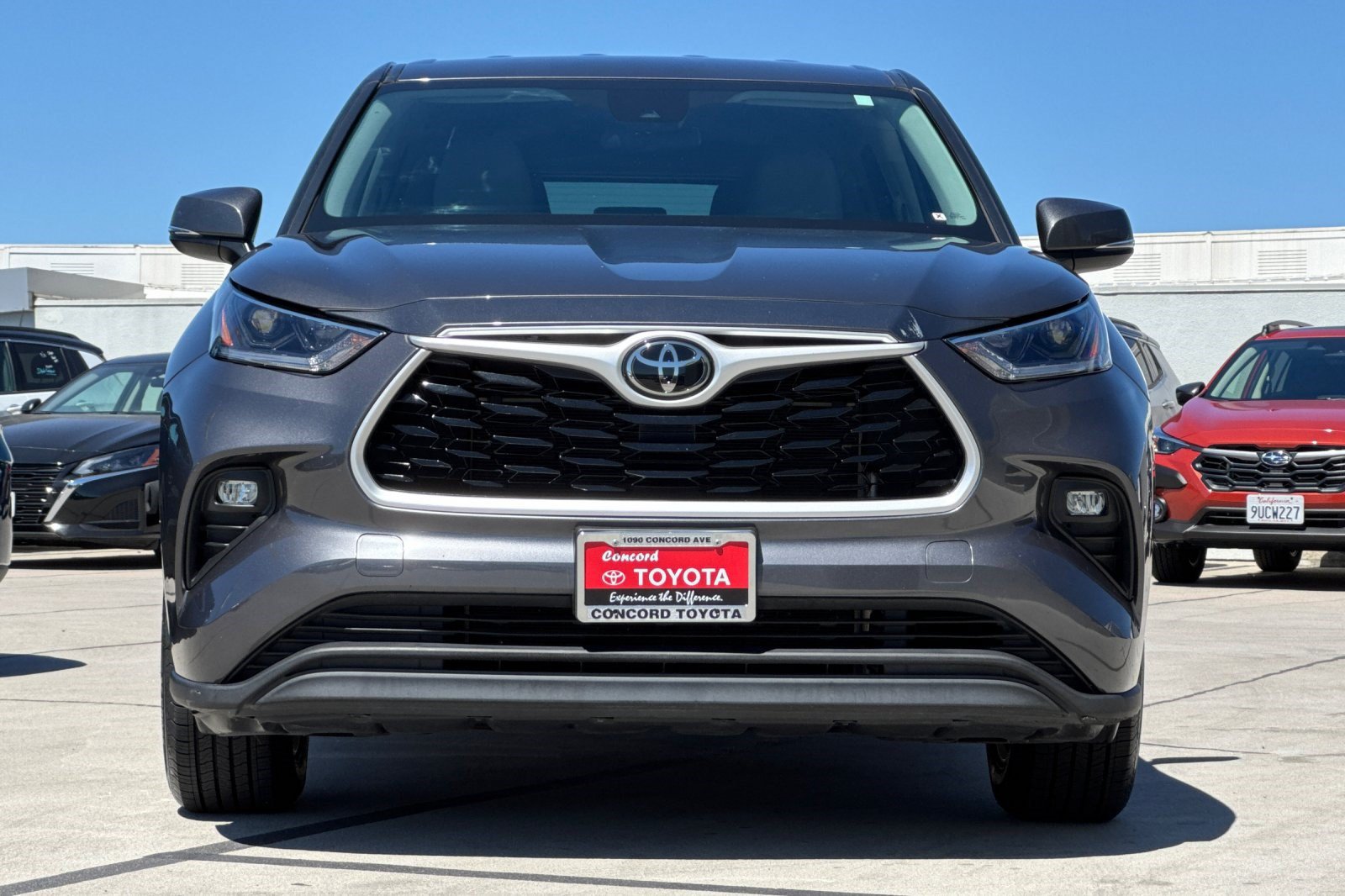 Used 2021 Toyota Highlander LE FWD image 6
