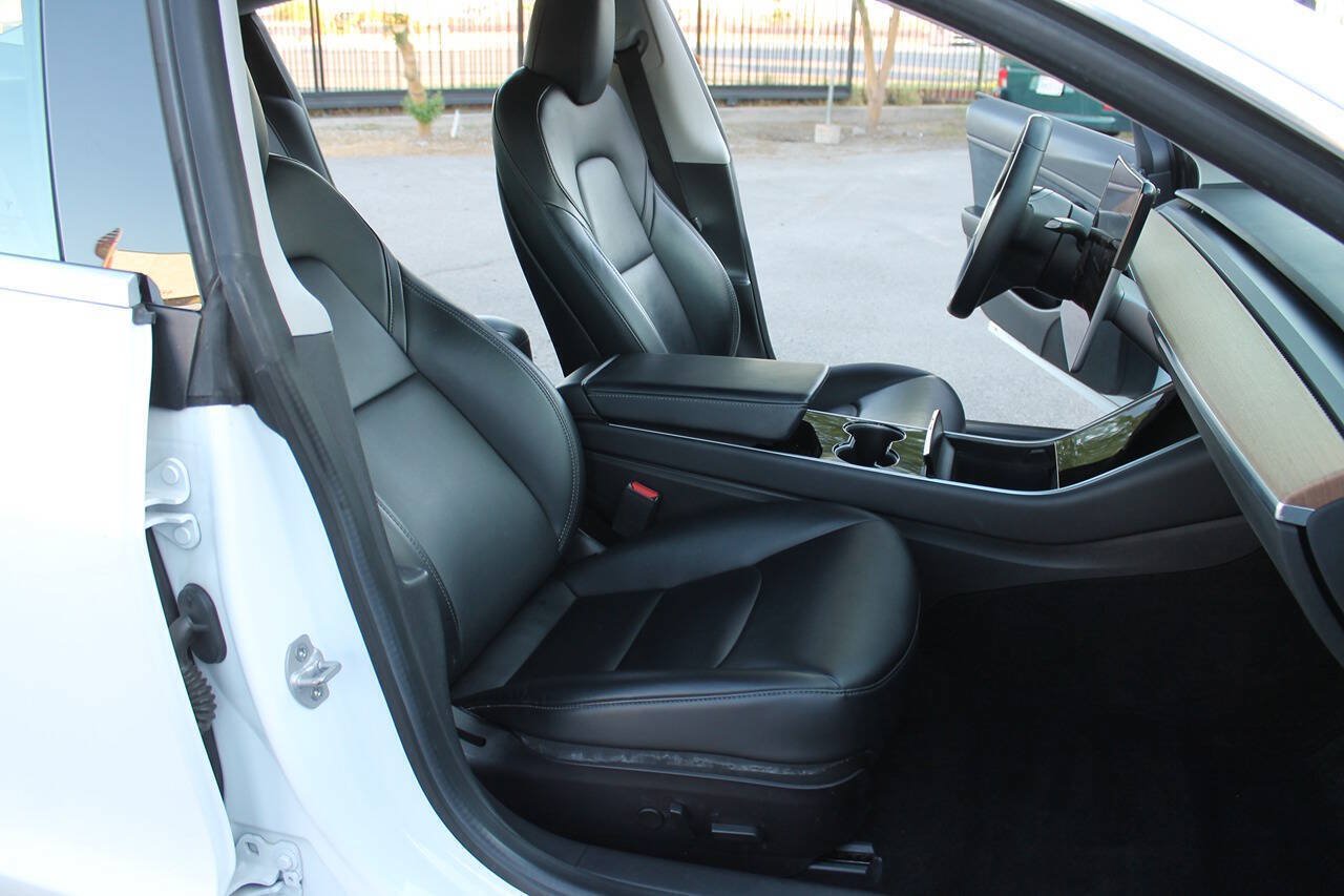 Used 2020 Tesla Model 3 Standard Range Plus RWD image 24