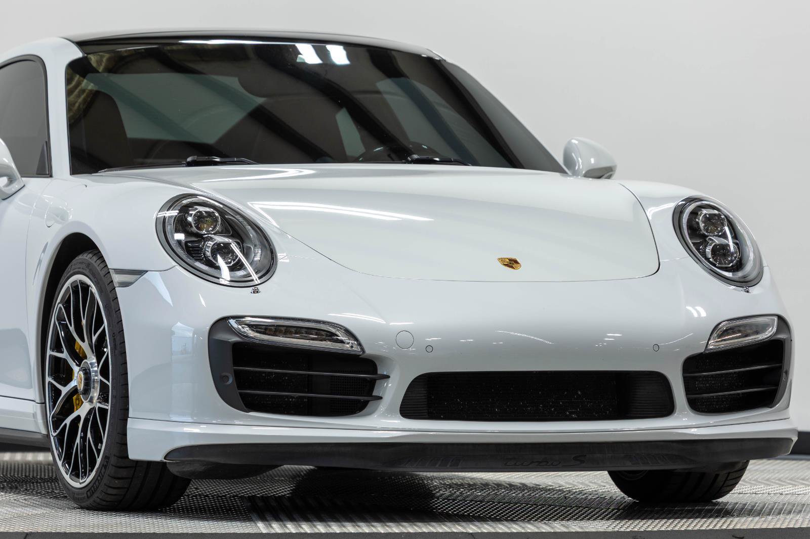 Used 2015 Porsche 911 Turbo S AWD/4WD image 3