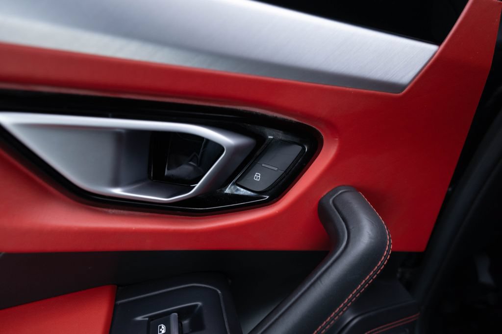 Used 2022 Lamborghini Urus AWD/4WD image 51