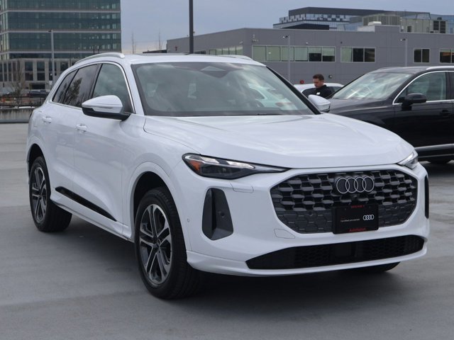 Used 2025 Audi Q5 Premium w/ Convenience Package image 3