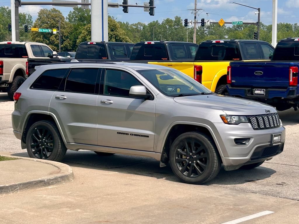 Used 2019 Jeep Grand Cherokee Altitude AWD/4WD image 7