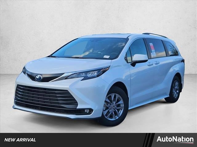 New 2025 Toyota Sienna XLE