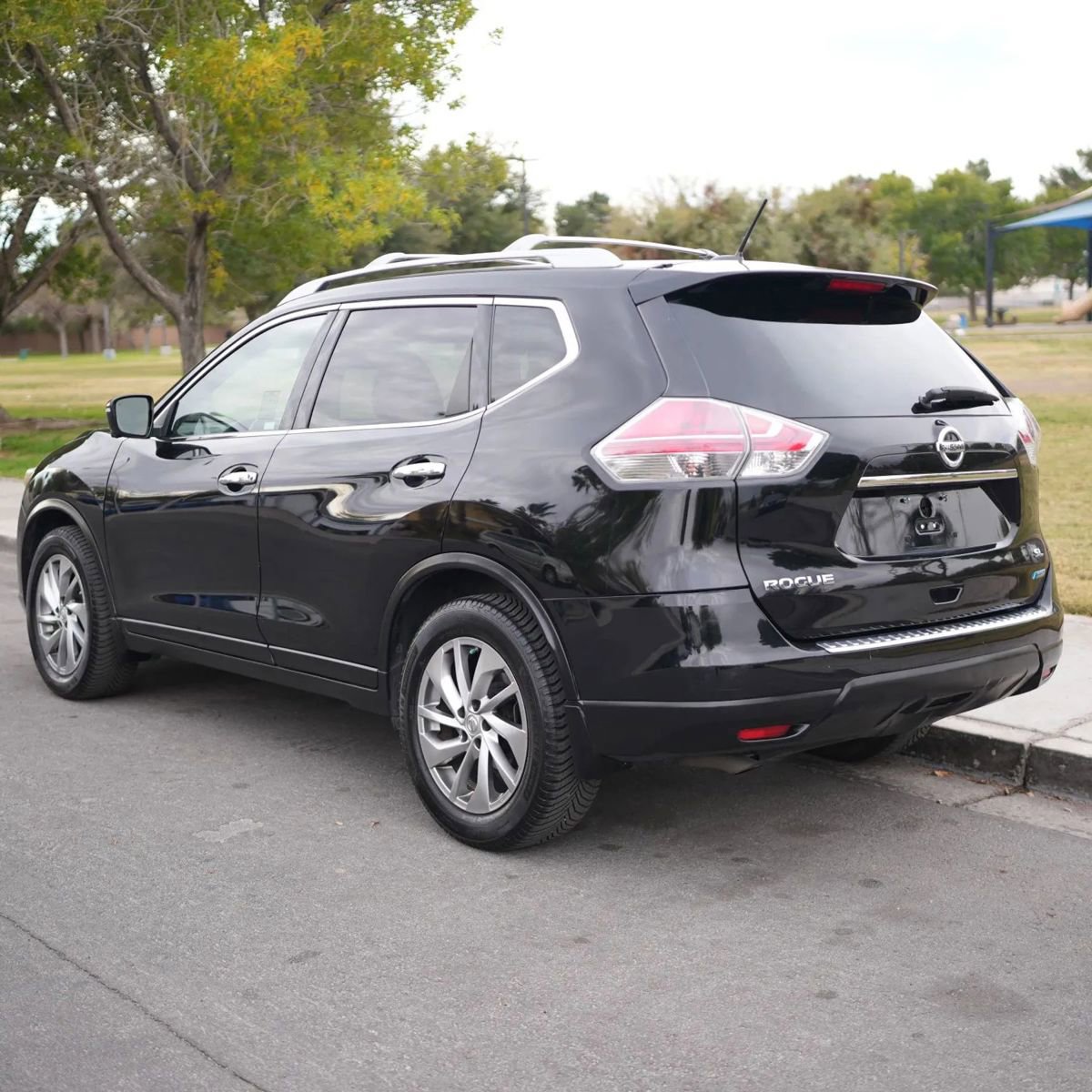Used 2014 Nissan Rogue SL image 5