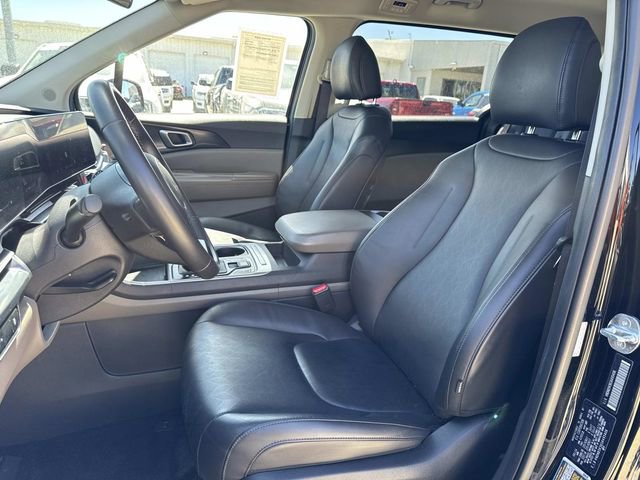Used 2025 Kia Carnival image 21