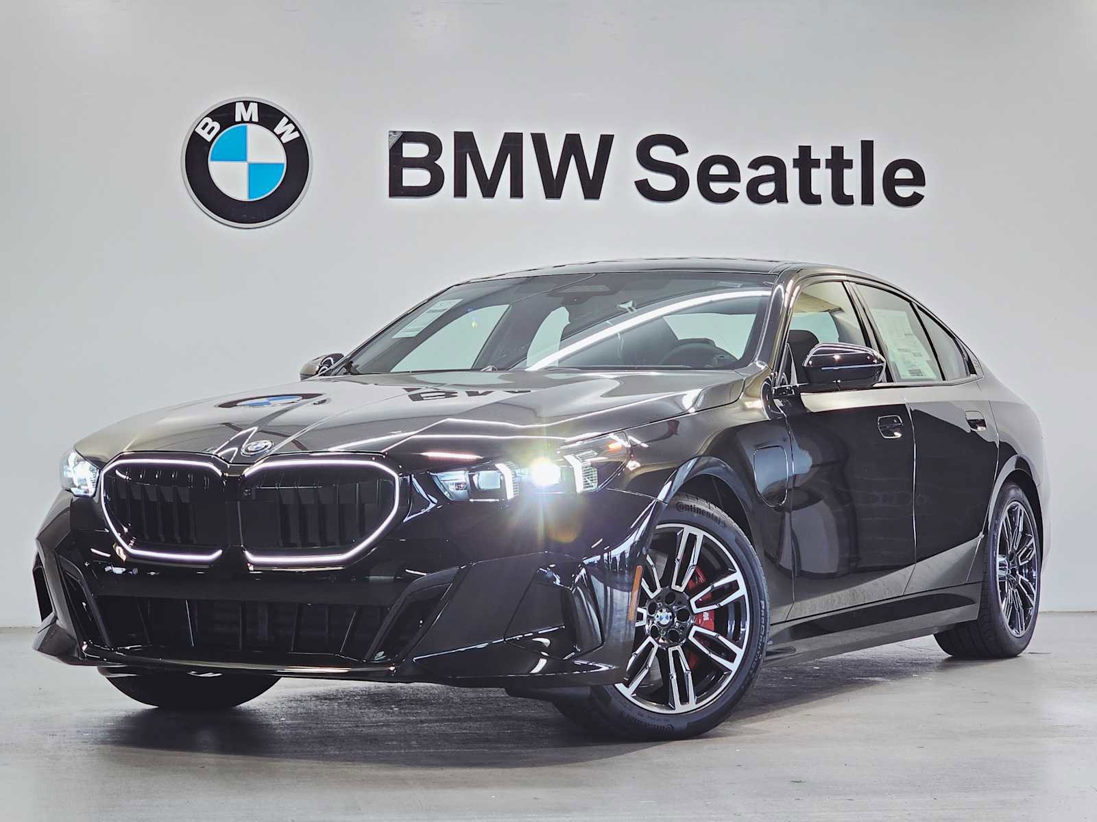 New 2026 BMW 550e xDrive image 1