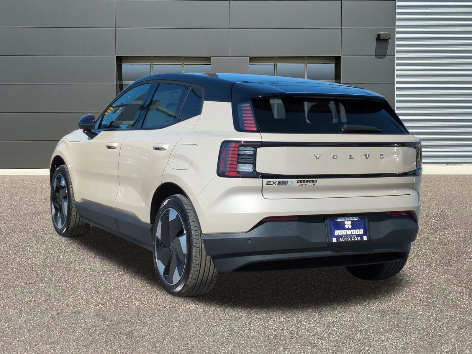 New 2026 Volvo EX30 Plus w/ Protection Package image 5