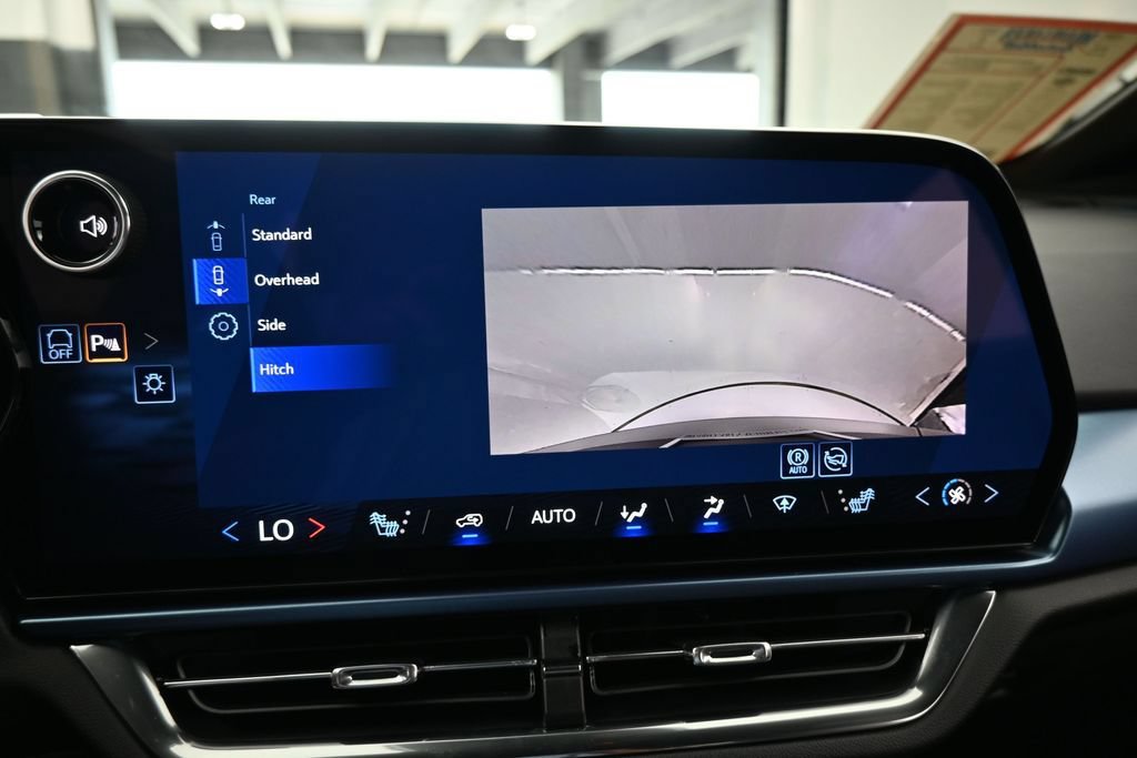 Used 2026 Chevrolet Equinox EV LT FWD image 24