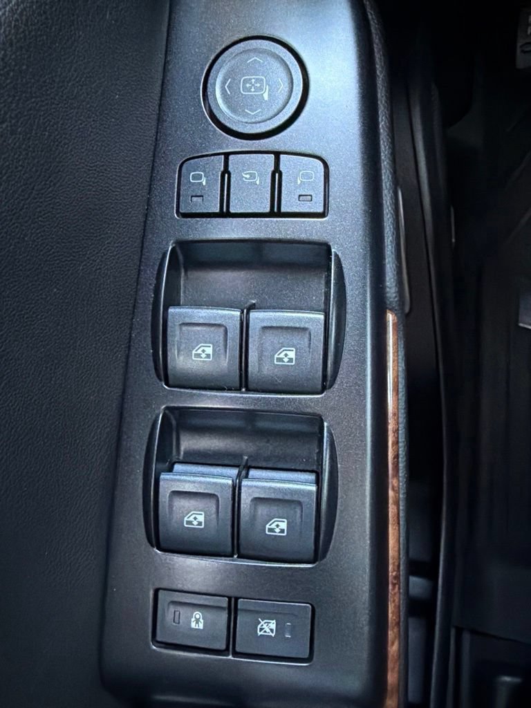 Used 2020 Chevrolet Suburban Premier AWD/4WD image 25