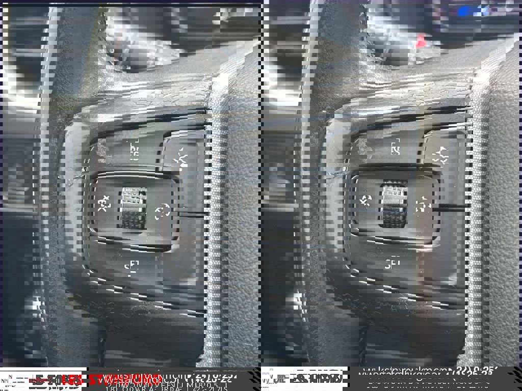 Used 2023 GMC Yukon XL SLT AWD/4WD image 25