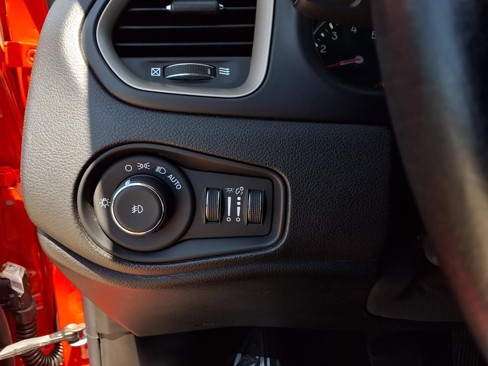Used 2017 Jeep Renegade Limited FWD image 14