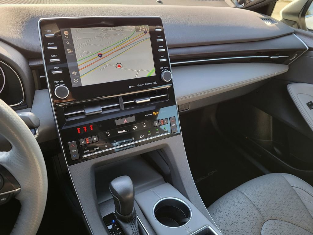 Used 2021 Toyota Avalon Limited image 21
