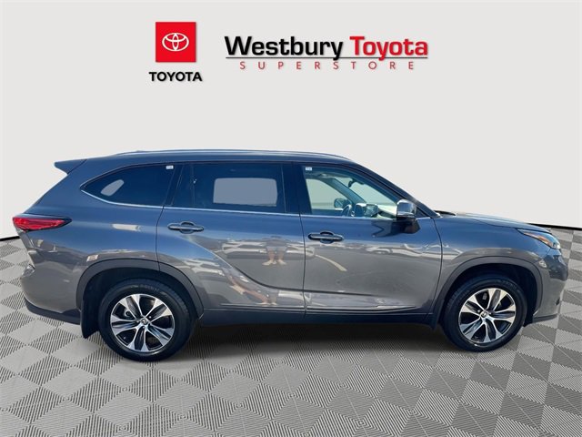 Used 2021 Toyota Highlander XLE
