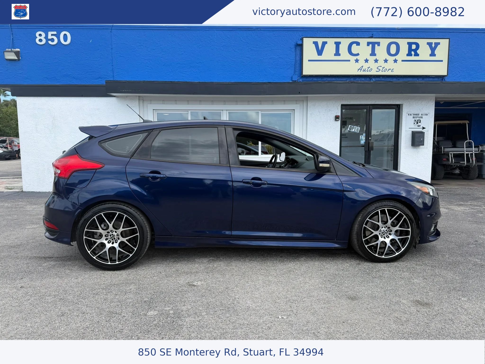 Used 2017 Ford Focus ST FWD image 2