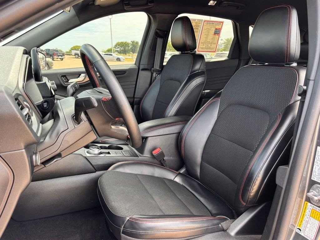 Used 2025 Ford Escape ST-Line FWD image 23