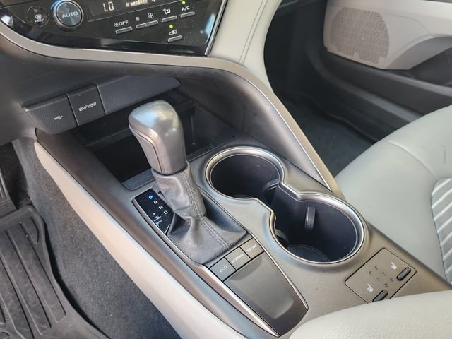 Used 2024 Toyota Camry SE w/ Cold Weather Package FWD image 18