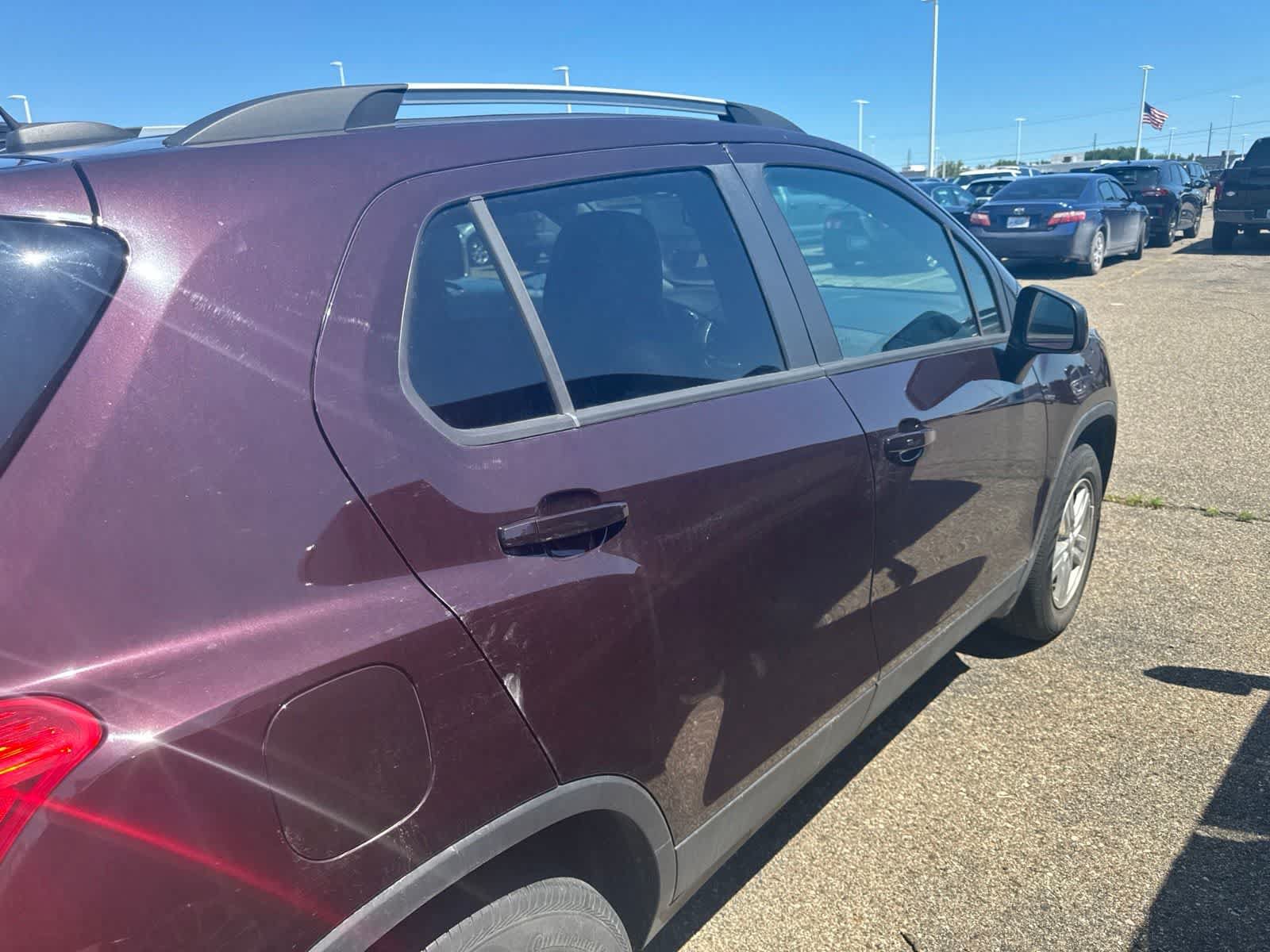 Used 2022 Chevrolet Trax LT w/ LT Convenience Package AWD/4WD image 12