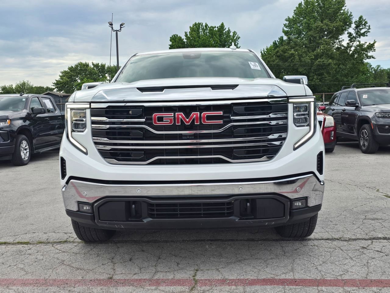 Used 2025 GMC Sierra 1500 SLT w/ SLT Premium Plus Package AWD/4WD image 1
