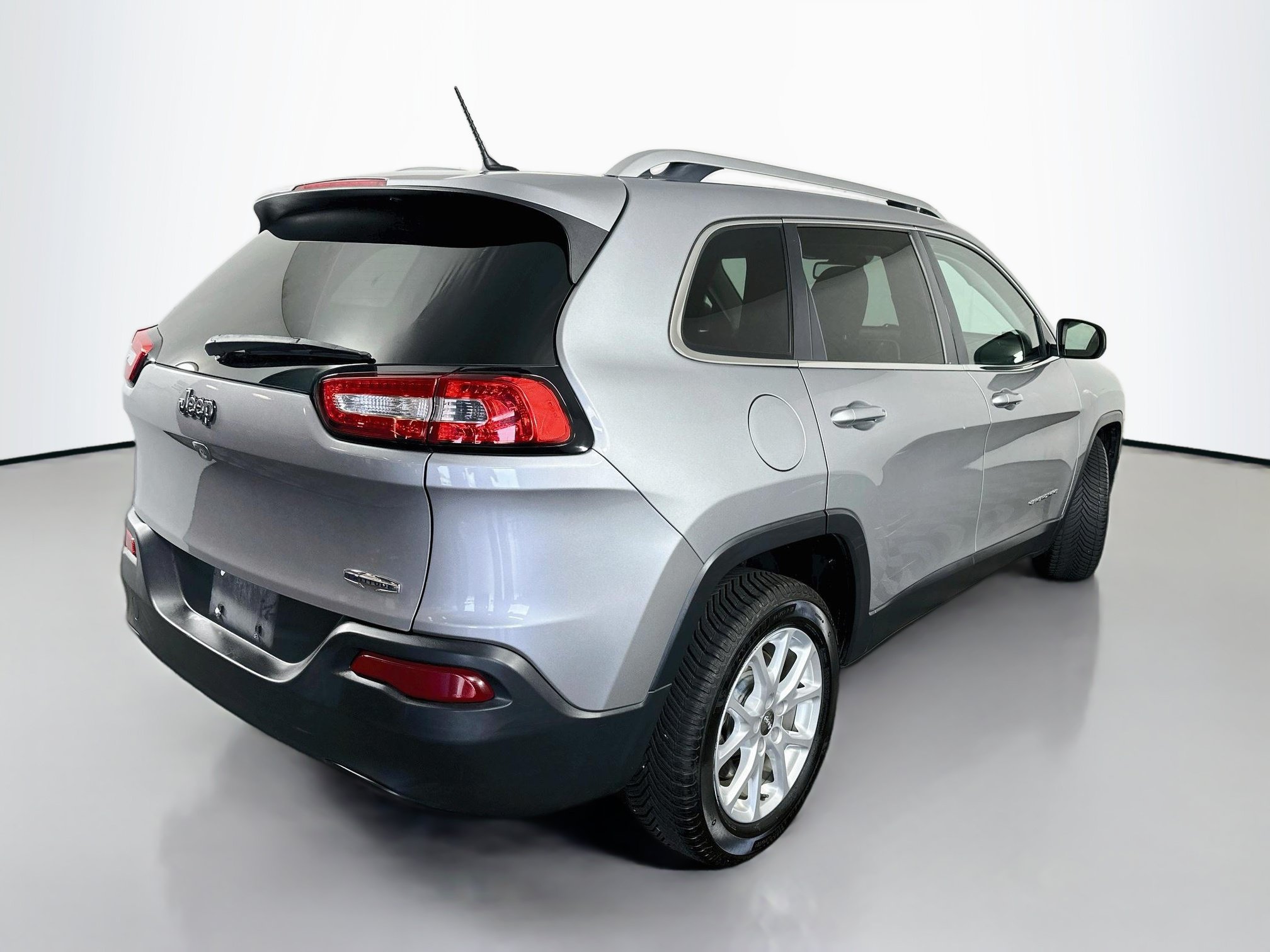 Used 2014 Jeep Cherokee Latitude w/ Cold Weather Group FWD image 7