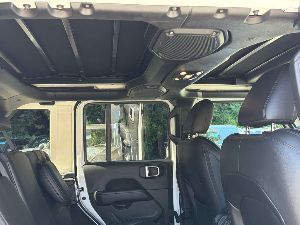 Used 2022 Jeep Wrangler Unlimited Sahara w/ Cold Weather Group AWD/4WD image 16