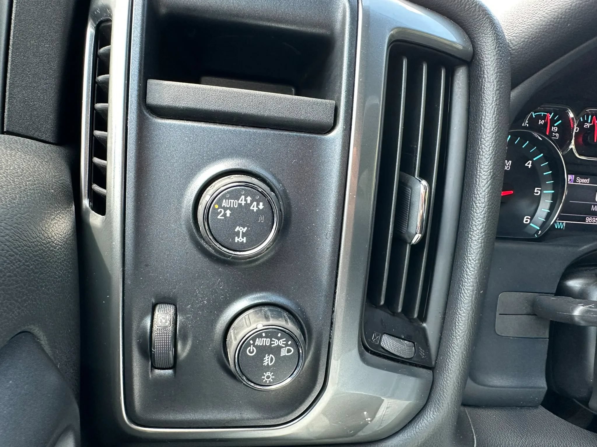 Used 2017 Chevrolet Silverado 1500 LT w/ All Star Edition AWD/4WD image 49