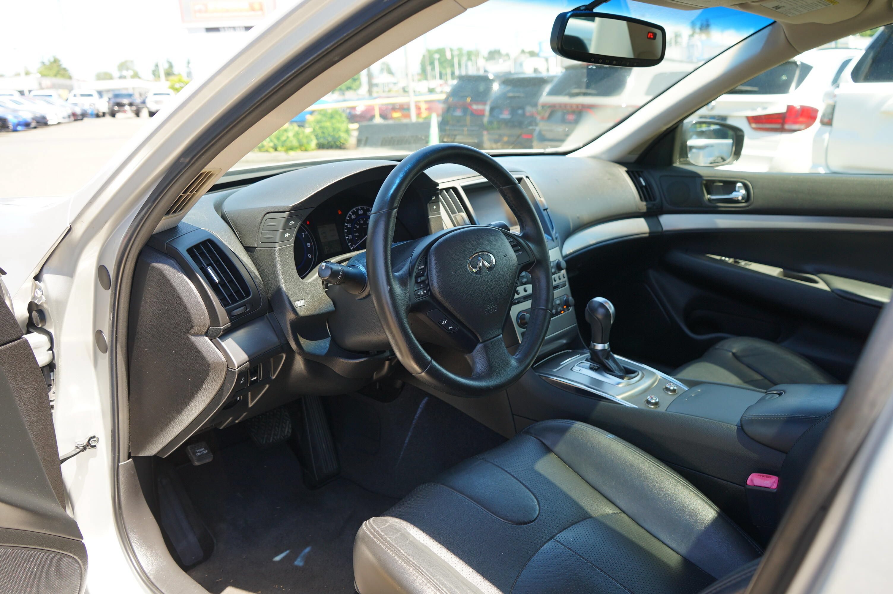 Used 2012 INFINITI G25 Journey RWD image 16