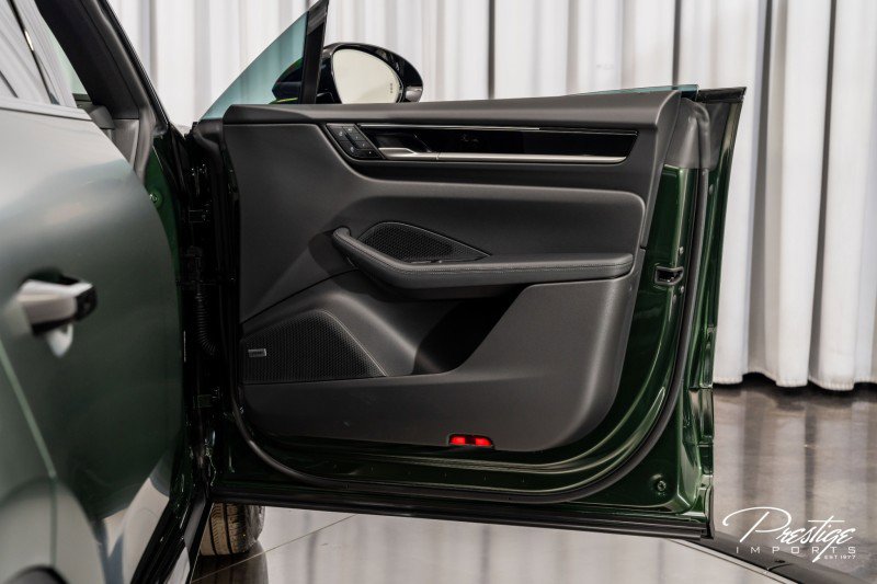 Used 2025 Porsche Macan 4S Electric image 40