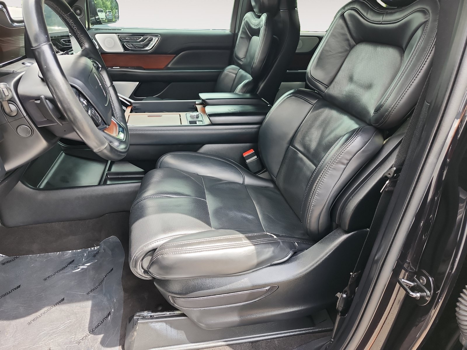 Used 2020 Lincoln Navigator Reserve w/ Equipment Group 208A Reserve RWD image 9