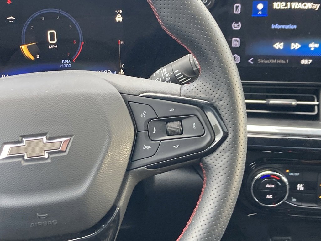 Used 2025 Chevrolet Trax RS w/ Sunroof Package image 14