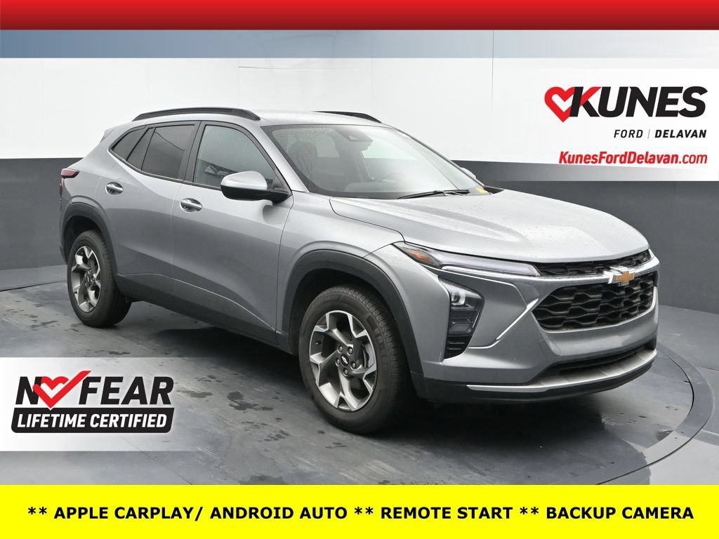 Used 2025 Chevrolet Trax LT FWD image 1