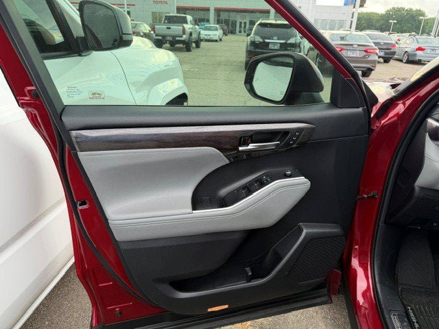 Used 2020 Toyota Highlander Platinum AWD/4WD image 7