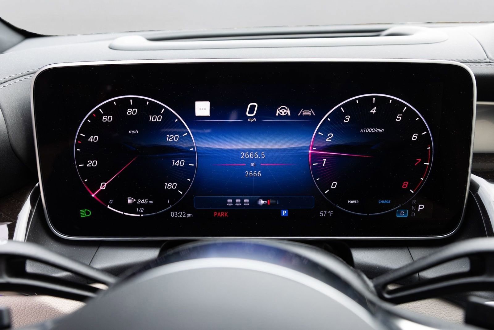 Used 2025 Mercedes-Benz GLC 300 4MATIC image 9