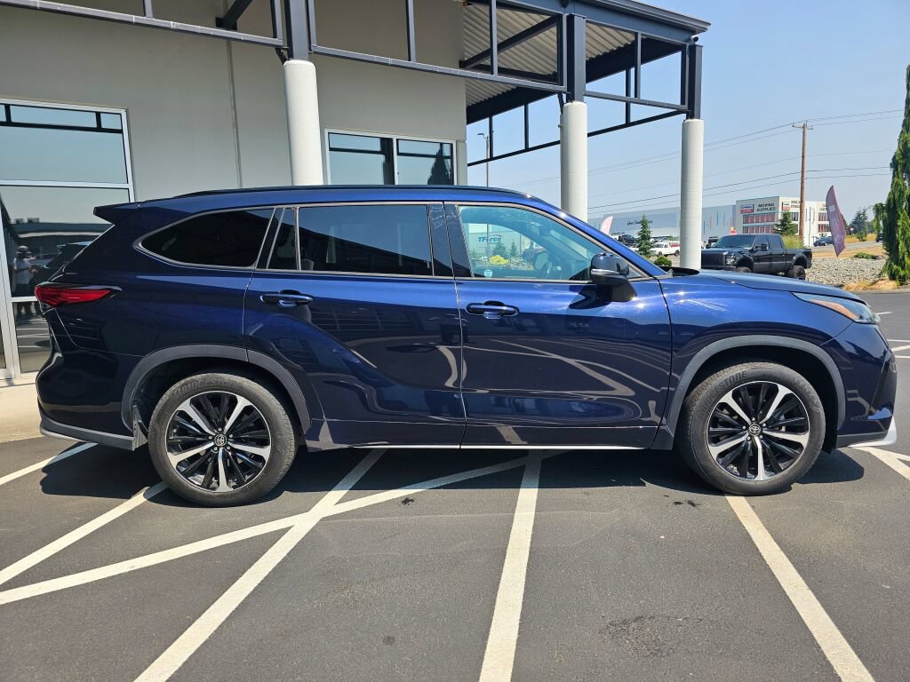 Used 2022 Toyota Highlander XSE AWD/4WD image 6