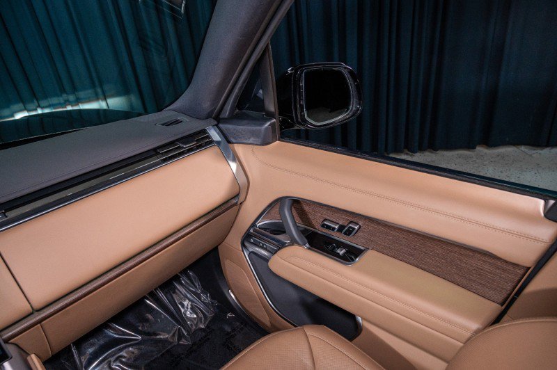 Used 2024 Land Rover Range Rover Long Wheelbase SE image 28