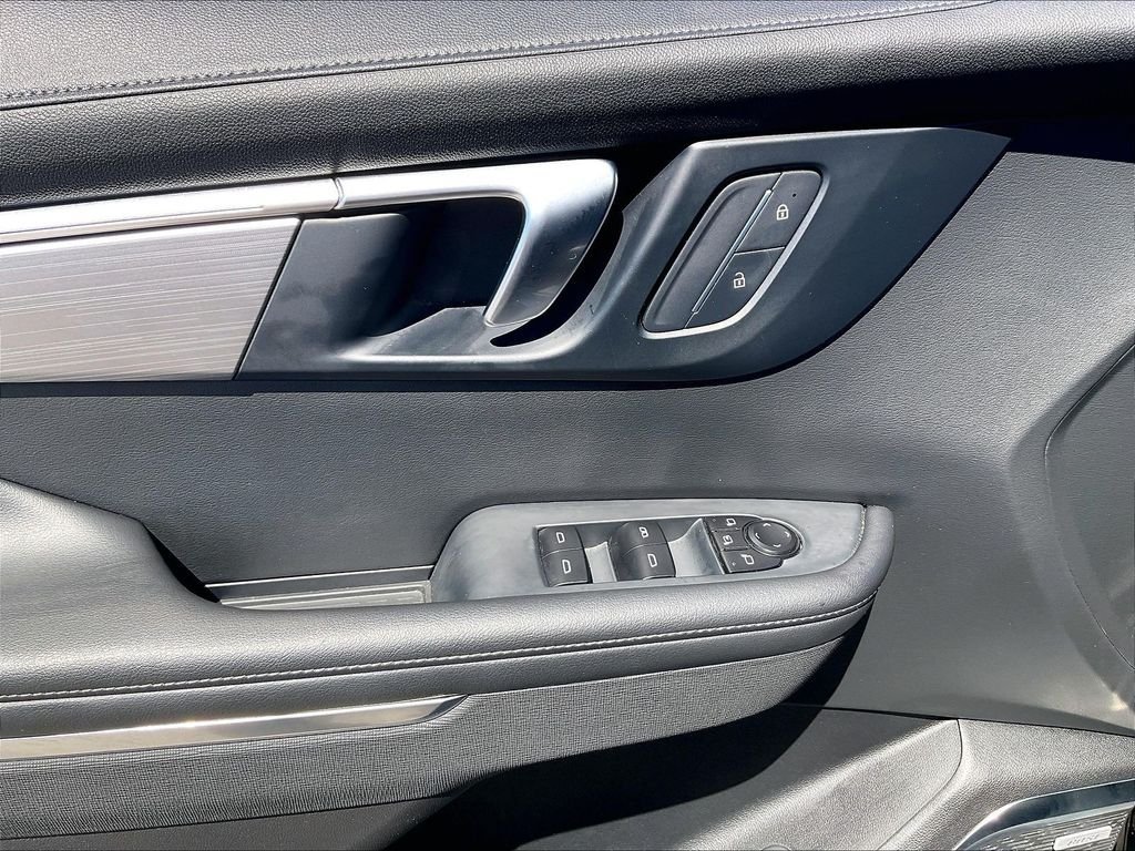 Used 2025 Buick Enclave Preferred AWD/4WD image 38