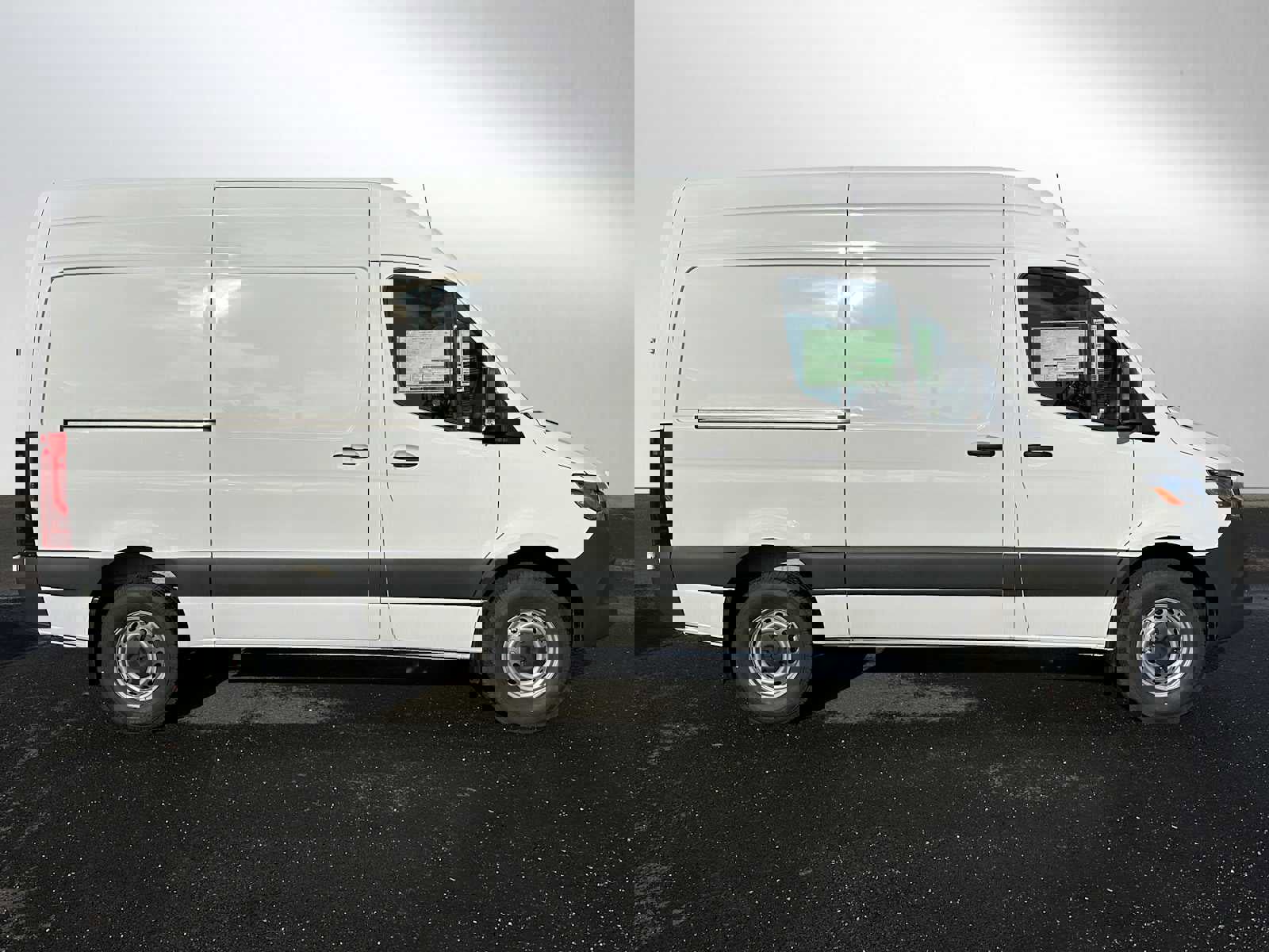 Used 2023 Mercedes-Benz Sprinter 1500 image 2