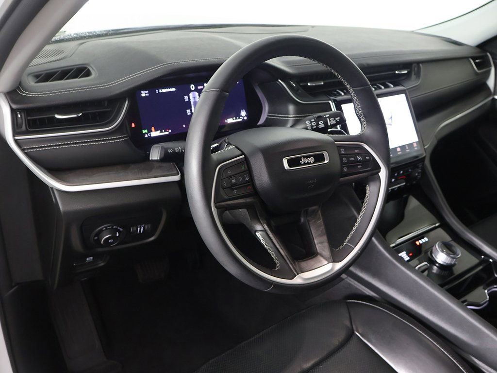 Used 2023 Jeep Grand Cherokee Limited w/ Luxury Tech Group II image 29