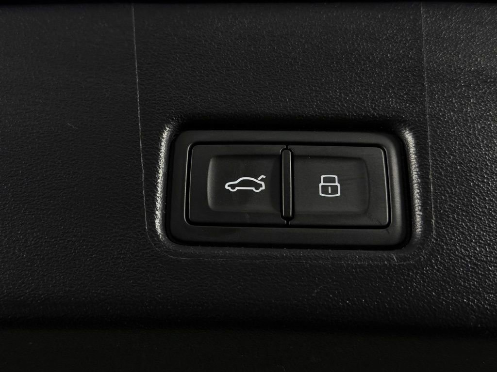 Used 2024 Audi Q4 e-tron Premium Plus w/ Premium Plus image 33