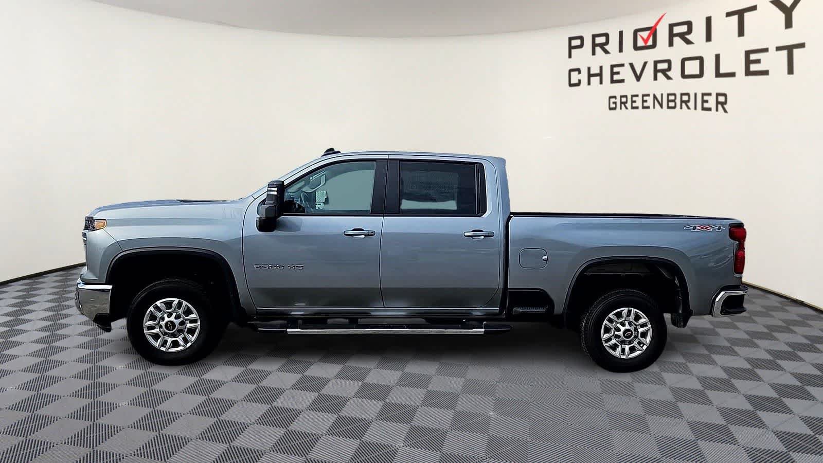 Used 2025 Chevrolet Silverado 2500 LT w/ Convenience Package AWD/4WD image 5