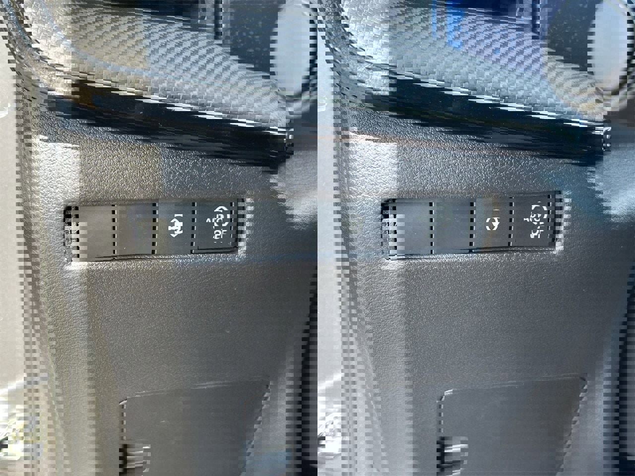 New 2026 Nissan Kicks SR image 35