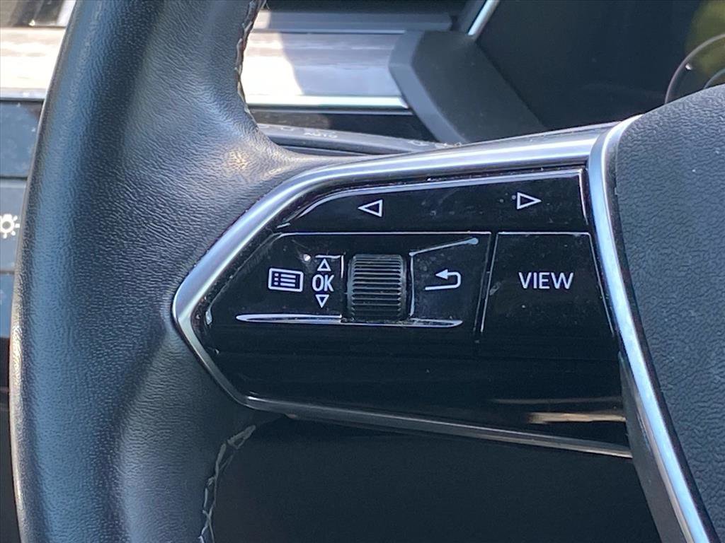 Used 2023 Audi e-tron Premium Plus w/ Premium Plus Package AWD/4WD image 6