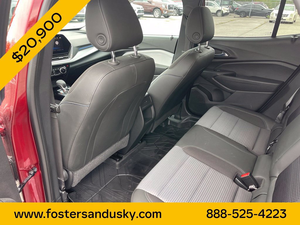 Used 2024 Chevrolet Trax LT w/ Sunroof Package FWD image 15