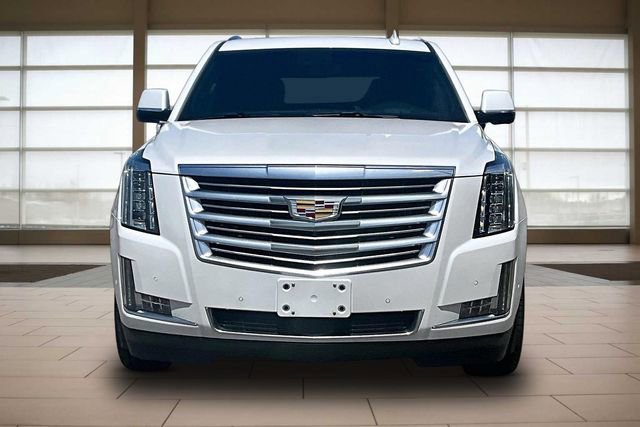 Used 2018 Cadillac Escalade Platinum AWD/4WD image 3