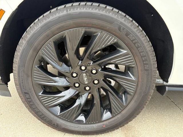 Used 2026 Lincoln Navigator Reserve w/ Jet Appearance Package AWD/4WD image 9