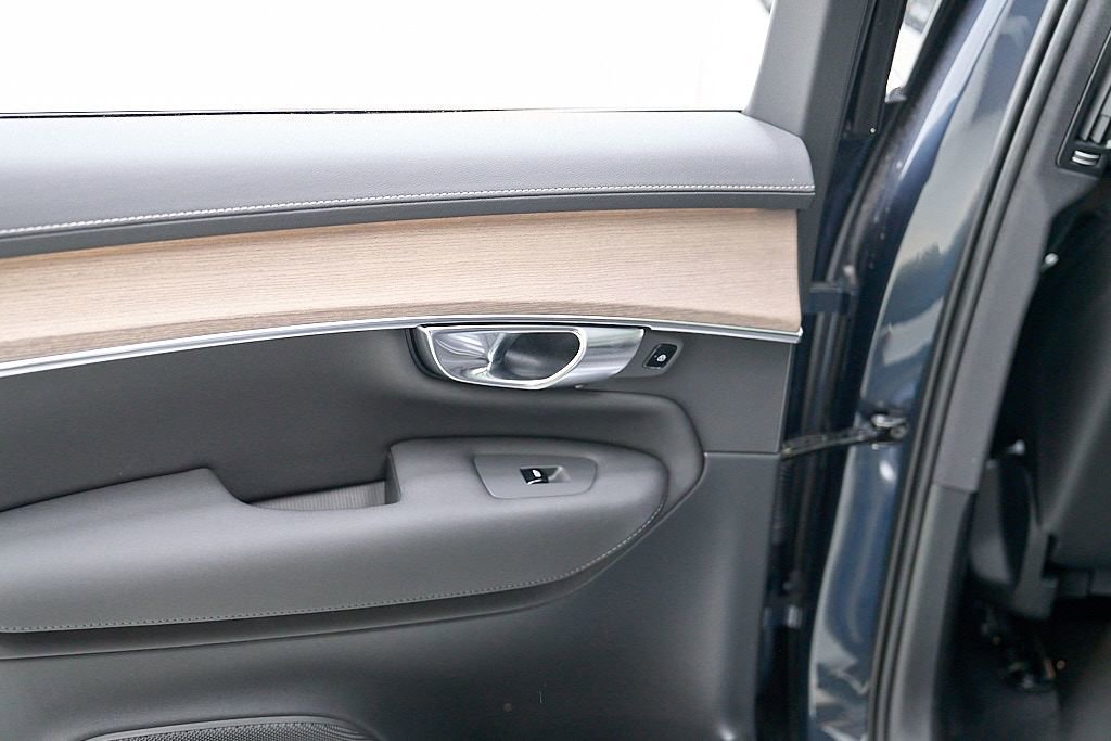 New 2026 Volvo XC90 B6 Plus w/ Protection Package AWD/4WD image 21